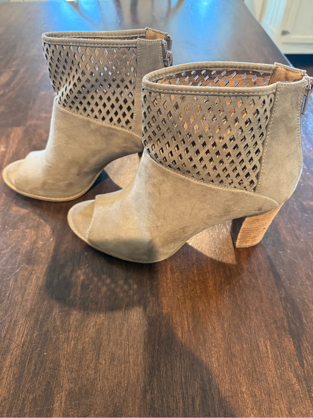 REPORT Womens Taupe Suede Peep-Toe Perforated Ankle Booties- size 10